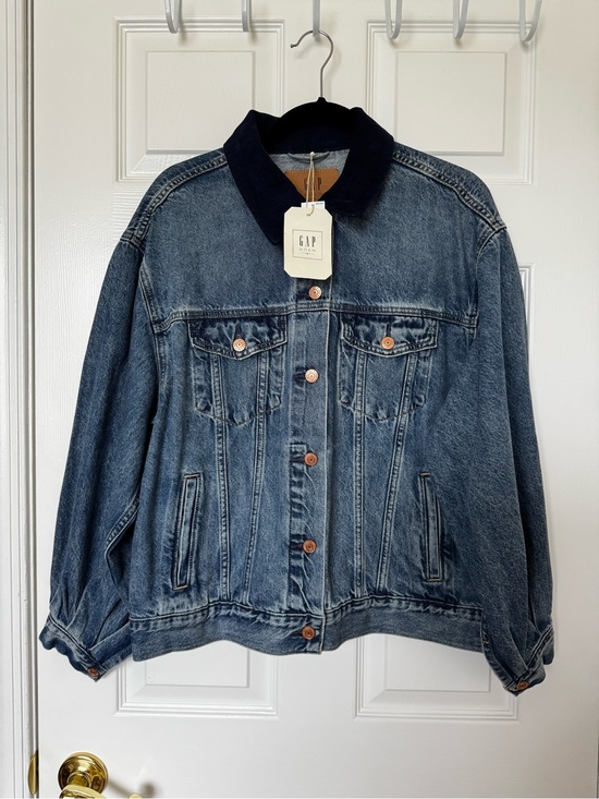 Gap x DOEN Jackets & Blazers - NWT Gap x DÔEN Oversized Icon Denim Jacket with Navy Corduroy Collar